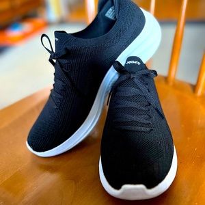 Skechers Air-Cooled Memory Foam Stretch Fit 👟 lace-up sneakers ✨ Women’s size 9